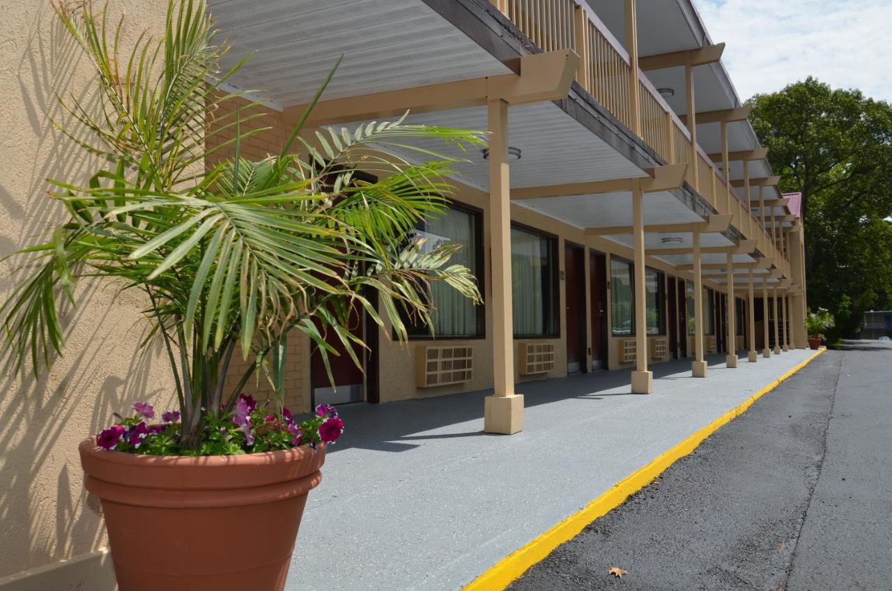 Red Roof Inn Williamsburg Exterior photo