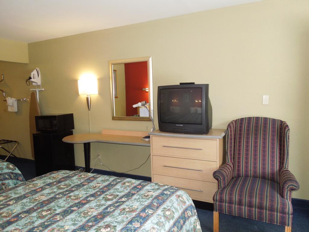 Red Roof Inn Williamsburg Room photo