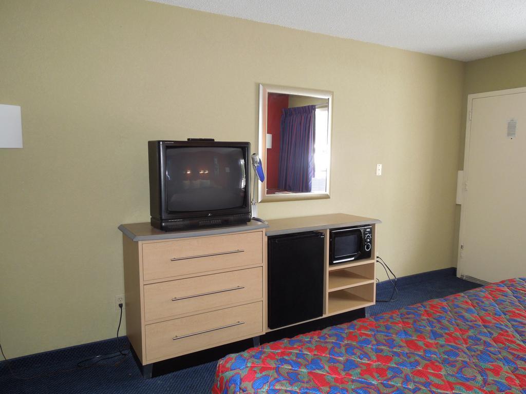 Red Roof Inn Williamsburg Room photo