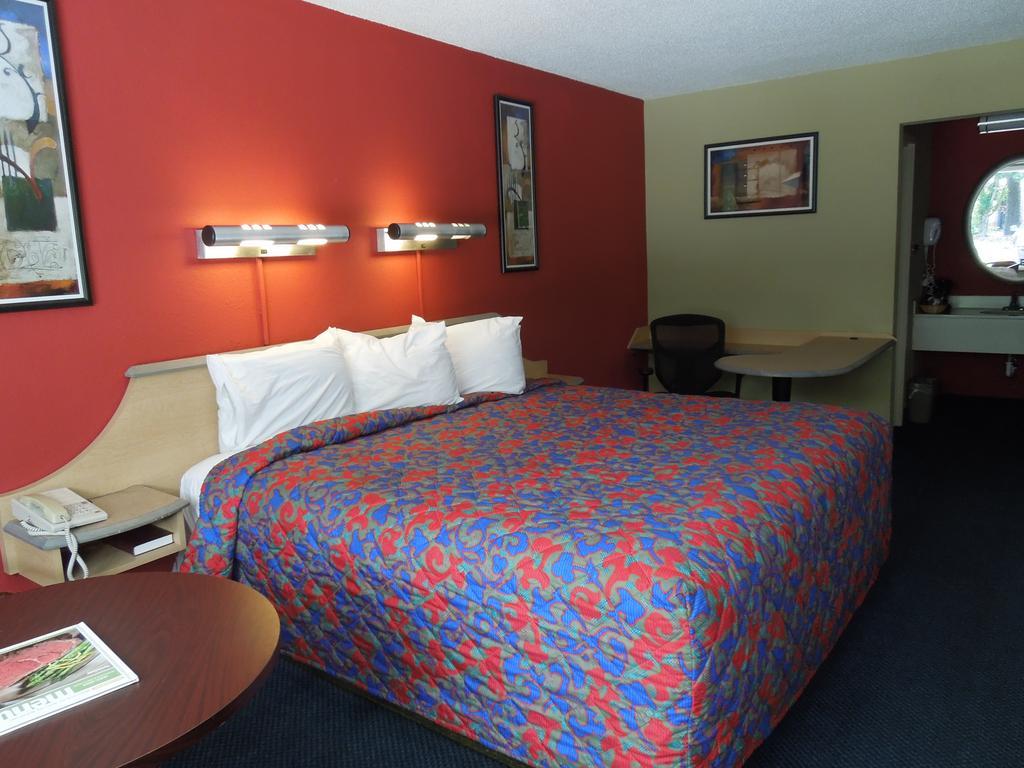 Red Roof Inn Williamsburg Room photo